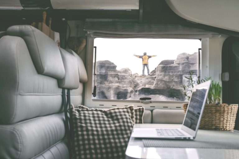 Best Ways to Stay Connected When Traveling — What Actually Works Outside Your Home Network